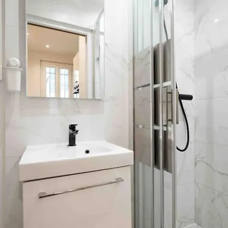 Apartament Charming In The Center Of